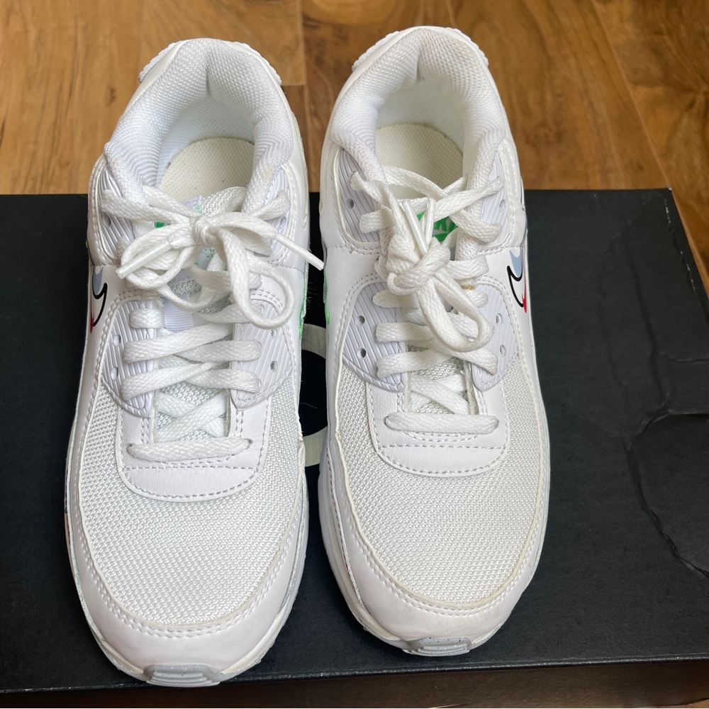 NWOB Air Max 90 ‘Swoosh Pack’ / White/Aluminum/Black/Light Green Spark / size 5Y - Picture 5 of 6